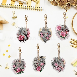 花の付いたドラゴンのダイヤモンドペインティングペンダントデコレーションキット  アクリル板入り  ペンダント装飾留め金  ビーズチェーン  ラインストーンバッグ  ダイヤモンド付箋  トレープレートと接着剤クレイ  ミックスカラー  70x64mm&nbsp;PW-WG17767-01