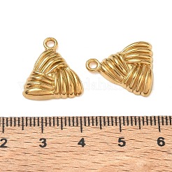304ステンレスペンダント  リブ付き三角形チャーム  イオンプレーティング（ip）  18KGP本金メッキ  18x16x3.5mm  穴：2mm&nbsp;SA-CBAE5AC-05G