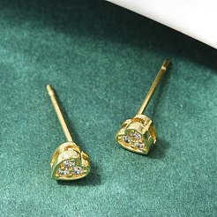 クリアキュービックジルコニアハートスタッドピアス  女性のための長持ちするメッキ真鍮ジュエリー  カドミウムフリー＆鉛フリー  18KGP本金メッキ  4x4.5mm  ピン：1mm&nbsp;EJEW-K093-24G