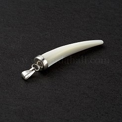 ナチュラルトロシシェル/トロカスシェルペンダント  コショウチャーム  プラチナトーンのアイロンスナップ留め金具付き  貝殻色  33.5~40.5x7.5x8mm  穴：6x2.5mm&nbsp;SSHEL-M021-11