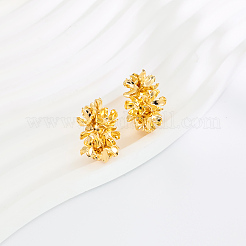 真鍮製のC字型の花のスタッドピアス  18KGP本金メッキ  20x13mm&nbsp;IF6641-2
