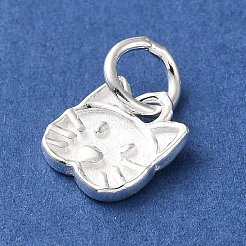 丸カン付きの上質なシルバーの猫型チャーム  銀  8.5x7.5x1.5mm  穴：4mm&nbsp;STER-H118-05S