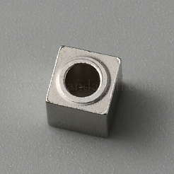 303ステンレススチールスペーサービーズ  ステンレス鋼色  キューブ  4x4x4mm  穴：2mm&nbsp;STAS-WH0027-62C