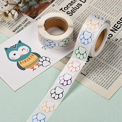 子供のステッカー  粘着ラベルロールステッカー  ギフトタグ  封筒用  パーティー  装飾を提示します  フラットラウンド  カラフル  フットプリント模様  25x25mm  500PCS /ロール&nbsp;DIY-P008-C01
