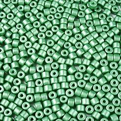 ベーキングペイント パールガラス シードビーズ  丸い穴  シリンダー  ミディアムシーグリーン  4x5.5mm  穴：1.8mm  約2500個/ポンド&nbsp;SEED-T008-03R