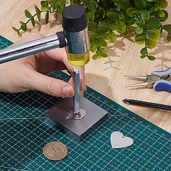 鉄製のベンチブロック  ハンマー鉄金床作業台  ジュエリー製作ツール用  正方形  プラチナ  5x5x1cm&nbsp;IFIN-WH0100-20P-08