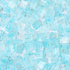 透明なスプレー塗装ガラスシードビーズ  三角形  空色  6x5x4.3mm  穴：1.2mm  約2368個/ポンド&nbsp;SEED-L011-10A-16