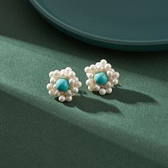 合成グリーンターコイズ&シェルパール編み込みフラワースタッドピアス  女性のためのゴールデンブラスジュエリー  21.5mm  ピン：0.6mm&nbsp;EJEW-TA00161
