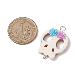 ハロウィーンの頭蓋骨の合成ターコイズコネクタチャーム、花の樹脂付き  ミックスカラー  36x25x7mm  穴：2~5mm&nbsp;PALLOY-JF02780