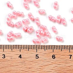 不透明色のガラスシードビーズ  ピーナッツ  フラミンゴ  2x4x2mm  穴：0.8mm  約45000個/ポンド&nbsp;SEED-A033-06B
