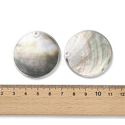 天然ブラックリップシェルディスクペンダント  真鍮エッジ付き  プラチナ  36~41x2~3mm  穴：1.4~1.5mm&nbsp;SSHEL-B002-03B-01