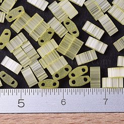 MIYUKIハーフティラビーズ  日本製シードビーズ  2の穴  （htl2554)シルクペールイエロー  5x2.3x1.9mm  穴：0.8mm  約2500個/100g&nbsp;SEED-J020-HTL2554