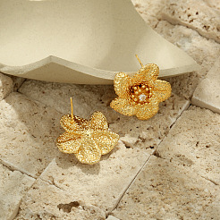 真鍮マイクロペーブクリアキュービックジルコニアスタッドピアス  花  ゴールドカラー  22x23mm&nbsp;WG070C8-01