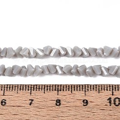 オペークガラスビーズ連売り  三角形  多面カット  ライトグレー  3~3.5x4~4.5x4~4.5mm  穴：0.8mm  約121~131個/連  14.37~15.35インチ（36.5~39cm）&nbsp;GLAA-N019-4mm-21