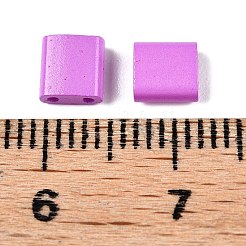 2穴ベーキングペイントガラスシードビーズ  正方形  スミレ  5x4.5~5.5x2~2.5mm  穴：0.5~0.8mm&nbsp;SEED-S023-17C-15