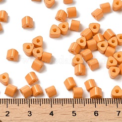 ベーキングペイント ガラスビーズ  セイロン  三角穴  trangle  砂茶色  5x5x4mm  穴：1.3mm  3150個/ポンド&nbsp;SEED-H002-K-D325