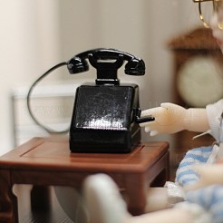 アクションフィギュア付きレトロ電話セット  マイクロランドスケープドールハウスアクセサリー  小道具の装飾のふりをする  ブラック  38x23mm&nbsp;PW-WGA1DF9-01