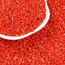 ガラス竹ビーズ  シードビーズ  暗赤色  約3mm長  直径1.8mm  穴：0.6mm  約21000個/袋。 1ポンドのパッケージごとに販売&nbsp;TCSDB25B
