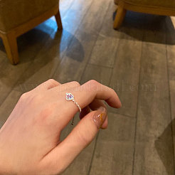 調節可能なスターリングシルバー製チェーンリング  ハート型のABカラーガラス  ロジウムメッキ  プラチナ  内径：925mm&nbsp;FS-WG5585A-01-1