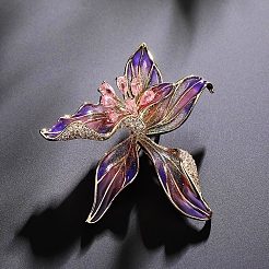 アイリスの花のエナメルピン  バックパックの服のための合金ラインストーンブローチ  グリッターパウダー付き  ミディアムスレートブルー  53x52mm&nbsp;PW-WGC4E38-01