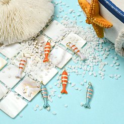 6個3色真鍮ペンダント  魚  エナメル  18KGP本金メッキ  カドミウムフリー＆鉛フリー  ラックめっき  長持ちメッキ  丸カン付き  ミックスカラー  24x6.5x3mm  穴：3.2mm  2個/カラー&nbsp;KK-CJ0005-67