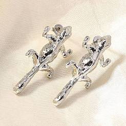 真鍮製スタンドピアス  ヤモリ  プラチナ  35x14.5mm&nbsp;EJEW-B118-02P