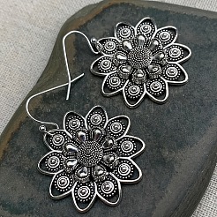 ボヘミアン合金ダングルイヤリング  花  アンティークシルバー  31mm&nbsp;FS-WG2CF09-01