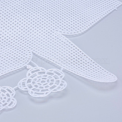 プラスチックメッシュキャンバスシート  刺繍用  アクリル毛糸クラフト  ニットとかぎ針編みのプロジェクト  花と心と葉  ホワイト  34x35.7x0.15cm  穴：2x2mm  葉：26x18x1.2mm  ハート：27x28.5x1.2mm  花：51x52x1.2mmと40.5x41x1.2mm&nbsp;DIY-M007-04