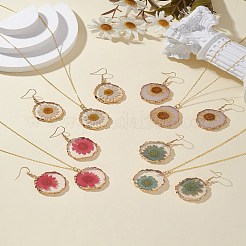 内側にドライフラワー樹脂ダングルイヤリングとペンダントネックレスのセット  女性のための真鍮のジュエリーセット  フラットラウンド  ゴールドカラー  19.88インチ（505mm）&nbsp;SJEW-FS00005