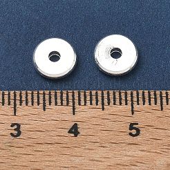 真鍮製スペーサービーズ  長持ちメッキ  カドミウムフリー＆鉛フリー  ディスク  ヒシビーズ  銀  8x1.5mm  穴：2mm&nbsp;KK-E796-03B-S