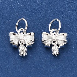 花のチャームが付いたスターリングシルバーの蝶結び925個  丸カンとスタンプ925個付き  銀  11x10x3.5mm  穴：4mm&nbsp;STER-P071-10S