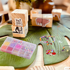 DIY フルールテーマのジュエリー製作キット  プラスチック & 樹脂ストライプ & ポリマー粘土甘い食べ物 & アクリル文字 & 合金スペーサー ビーズを含む  パイナップル＆キャロット＆チェリー 合金エナメルペンダント  ミックスカラー  826個/箱&nbsp;DIY-CA0005-41
