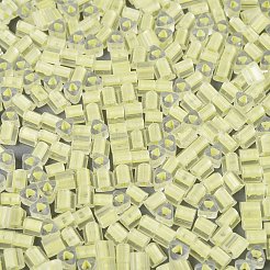 FgbグレードAフロストガラスシードビーズ  三角形  暗闇で光る  中央染め  ライトカーキ  3.5x3.5x3.5mm  穴：1.2~1.4mm  約7500個/ポンド&nbsp;SEED-Q040-04A-11