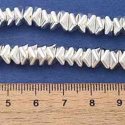 電気めっき合成非磁性ヘマタイト ビーズ 連売り  ファセットトライアングルカット  銀メッキ  7x7x3mm  穴：1.2mm  約125個/連  15.75インチ（40cm）&nbsp;G-L606-A01-01D