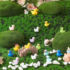 蓄光ミニアヒル100個。  黄色と白の小さなアヒル  クリスマス帽子樹脂アヒル  フェアリーガーデン用ミニレジンアニマル  ミニチュア風景  テーブルトップ  ケーキ  鉢植えの装飾  ミックスカラー  25x19x28mm&nbsp;JX343A
