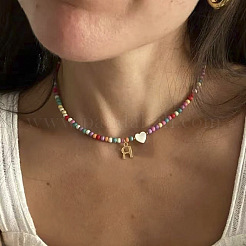ハートの天然シェルとカラフルなガラスシードの丸いビーズネックレス  ペンダントネックレス  304ステンレススチールイニシャルペンダントネックレス  ゴールドカラー  文字r  15.35インチ（39cm）&nbsp;FS-WGE10D5-17