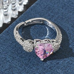 女性用真鍮製調節可能指輪  ピンクのハートと透明なキュービックジルコニア付き  長持ちメッキ  プラチナ  9mm  内径：17mm&nbsp;CU-CBA7E55-05P