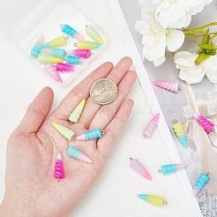 24本6色レジンペンダント  プラチナアイアンペグベイル付き  ツートン  ホーン  ミックスカラー  28~29x9~10x9.5mm  穴：1.8mm  4個/カラー&nbsp;RESI-NB0001-70
