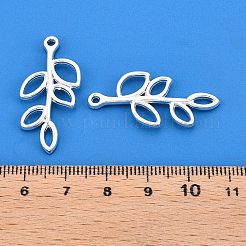 合金のチベット風チャーム  カドミウムフリー＆鉛フリー  葉  銀  33x16x2.5mm  穴：2mm  約611個/1000g&nbsp;TIBE-A17913-S-RS