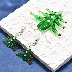 クリスマス手作りランプワークジュエリーセット  ダングルピアスとペンダント  真鍮のピアスフックと丸カン付き  クリスマスツリー  グリーン  ピアス：46mm  ピン：0.6mm  ペンダント：54~58x40~46x11.5mm  穴：5mm&nbsp;SJEW-G076-01P