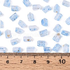 透明なスプレー塗装ガラスシードビーズ  三角形  ライトスカイブルー  6x5x4.3mm  穴：1.2mm  約2368個/ポンド&nbsp;SEED-L011-10A-17