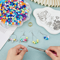 DIYイヤリング作成キット  真鍮製のピアスフックを含む  合金と304ステンレス鋼のワイヤーペンダント  プラスチックバレルビーズ  ペンチ  月と星と花と十字架と貝殻の形  ミックスカラー  865個/箱&nbsp;DIY-FH0006-43