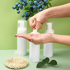 150mlの詰め替え可能なペットプラスチック発泡石鹸ディスペンサー  シャワー用PPプラスチックポンプ付き  液体石鹸  ホワイト  16.6x4.7cm  容量：150ml（5.07液量オンス）&nbsp;TOOL-WH0080-52B