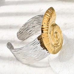 女性用ハンマー加工304ステンレススチール製カフバングル  ツートン  巻き貝  内径：2.30インチ（5.85cm）  54 mm幅&nbsp;BJEW-Z177-01GP-05