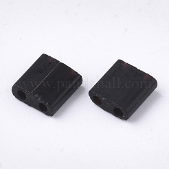 2穴不透明ガラスシードビーズ  艶消し  正方形  ブラック  5x4.5~5.5x2~2.5mm  穴：0.5~0.8mm&nbsp;SEED-S023-09E