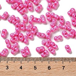 ガラスシードビーズ  不透明色の光沢  ピーナッツ  濃いピンク  5~6x2.5~3x3~3.5mm  穴：1~1.2mm  約5000個/ポンド&nbsp;SEED-L011-04A-02
