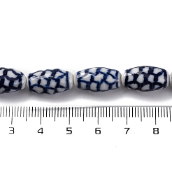 手作りの青と白の磁器ビーズ連売り  コラム  プルシアンブルー  16.5~17.5x8.5~9.5mm  穴：1.8mm  約23個/連  15.08''（38.3センチメートル）&nbsp;PORC-I027-10