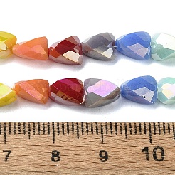 電気メッキガラスビーズセット  多面カット  三角形  ミックスカラー  7.5x6x5mm  穴：1mm  約28個/連  8.07インチ（20.5cm）&nbsp;EGLA-C004-02