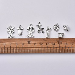 ジュエリーベビーテーマ  合金のチベット風チャーム  女の赤ちゃんと男の子とダミーのおしゃぶりとカップと赤ちゃんと服と赤ちゃんと赤ちゃんの足と乳母車と哺乳瓶  アンティークシルバー  32個/セット&nbsp;TIBEP-X0185-73AS