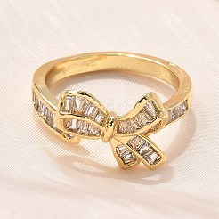 真鍮製マイクロペーブクリアキュービックジルコニアフィンガー指輪  カドミウムフリー＆鉛フリー  蝶結び  18KGP本金メッキ  11x15mm&nbsp;RJEW-C120-27A-G